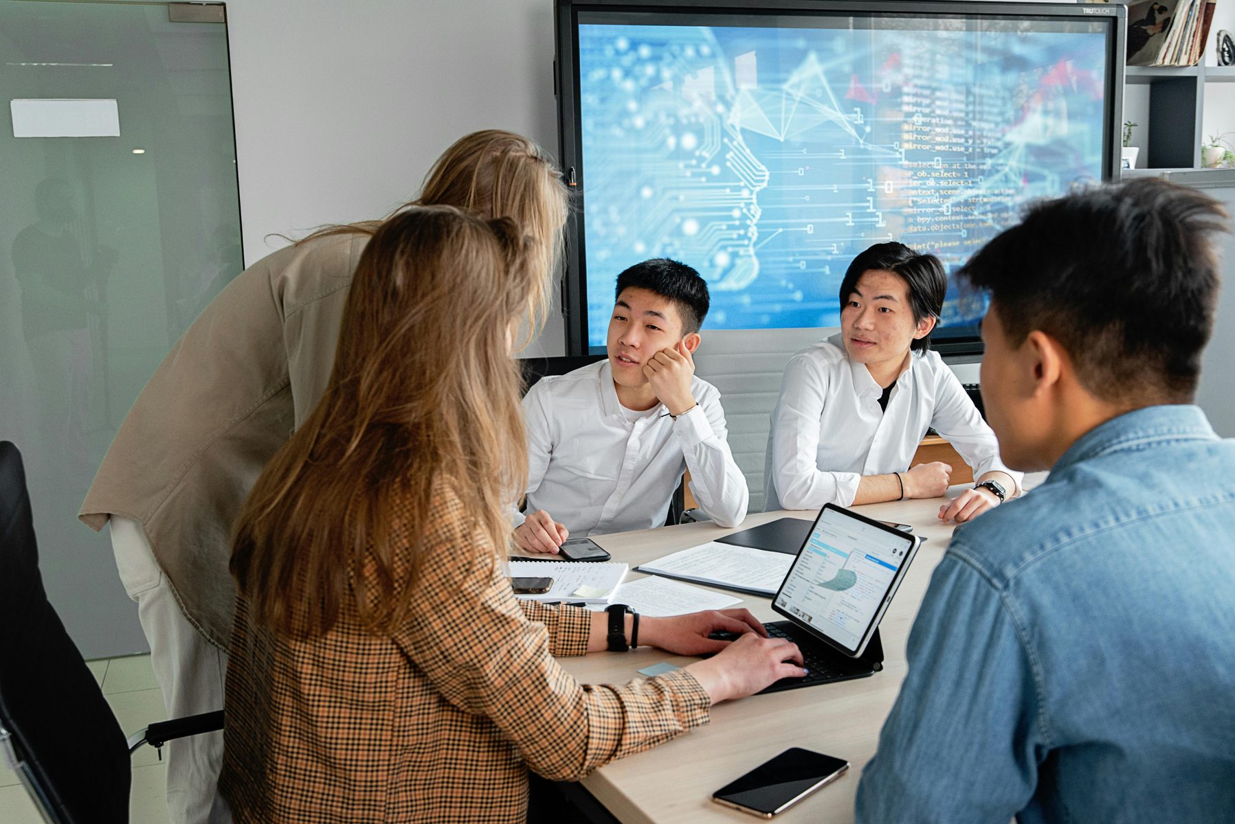 Advisory meeting in progress